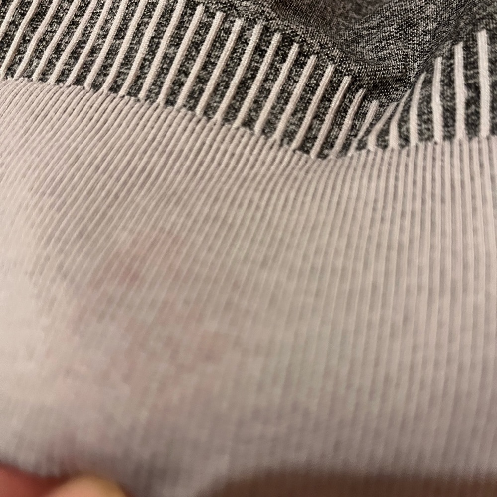 •grey patterned work out set - Picture 2 of 3